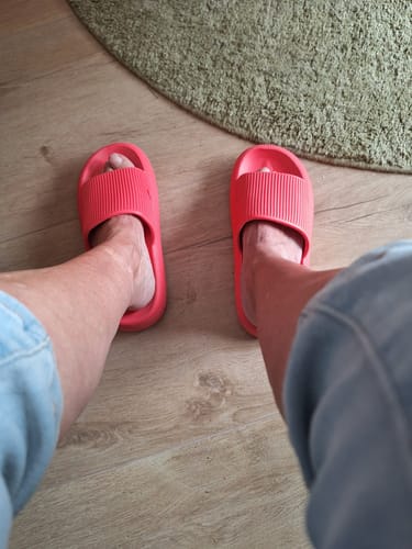 Customer photo review of HappyFlops