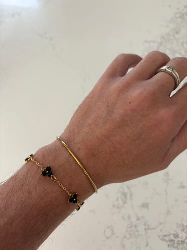 Customer photo review of MIDNIGHT CLOVER BRACELET