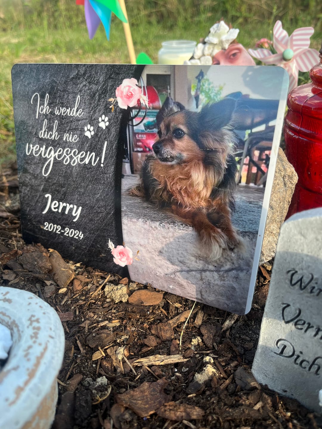 Customer photo review of Hunde Gedenktafel mit Foto & Spruch (UV- & Wetterfest)