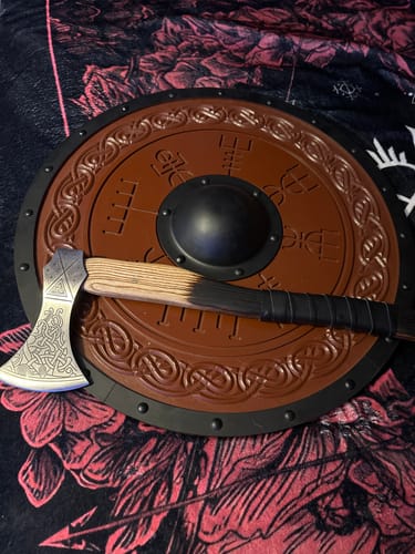 Customer photo review of Vegvísir Shield - Trollkors