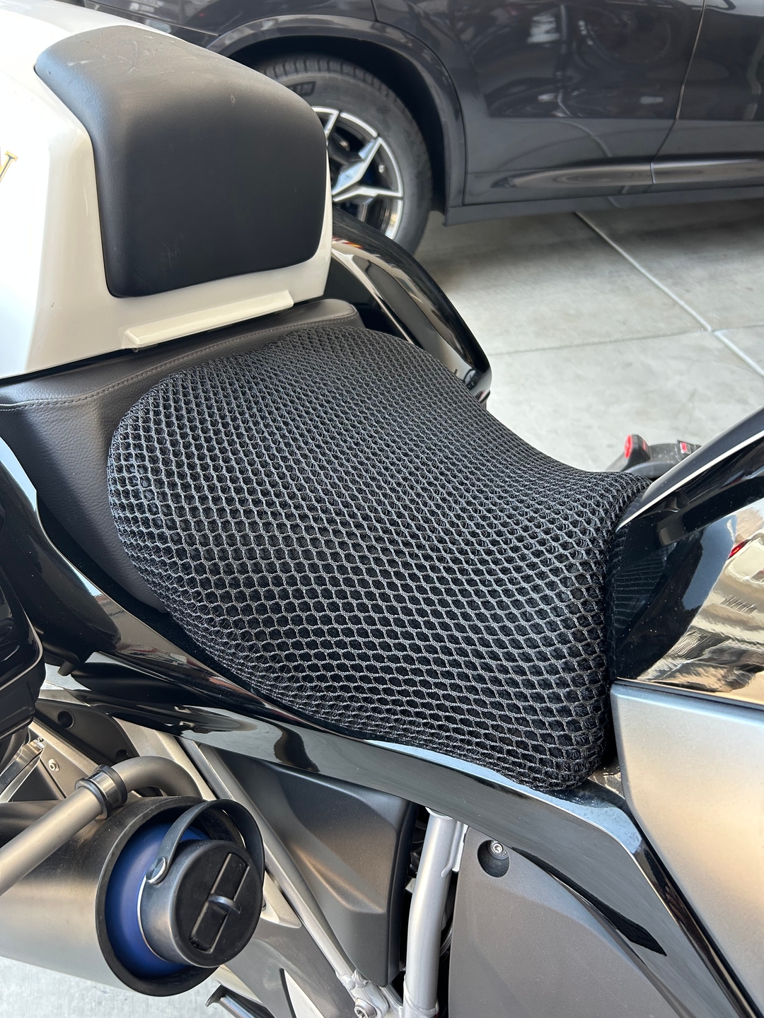 Wind Rider mesh seat cover on a BMW R 1250 RT