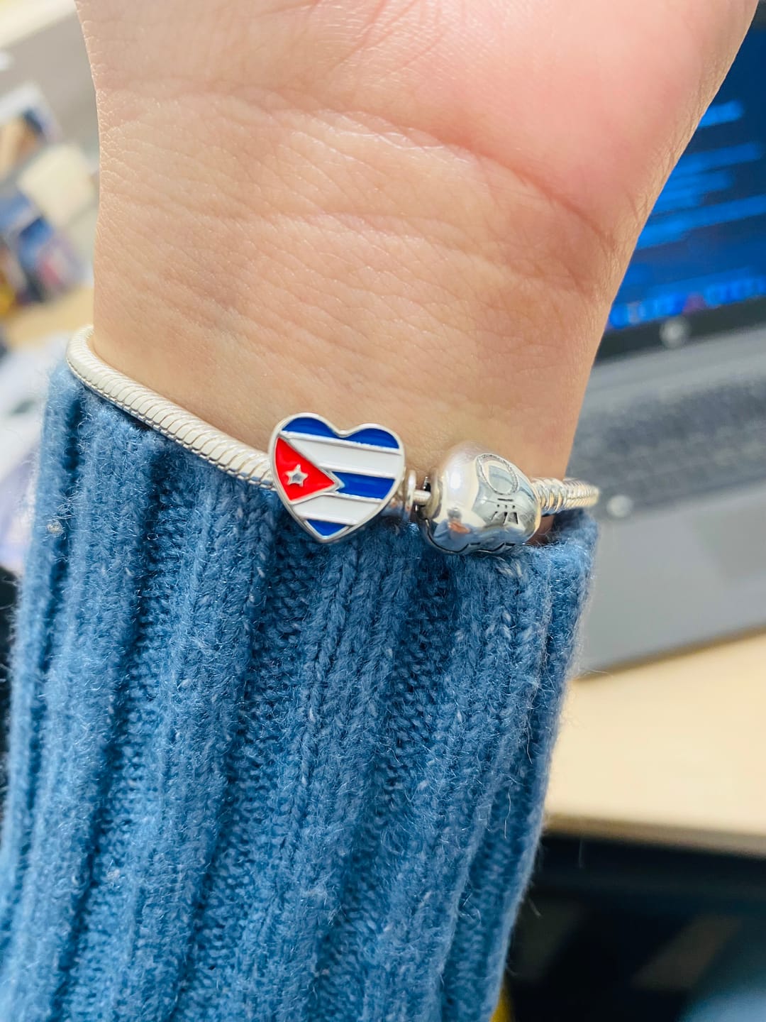 Customer photo review of Charm Corazón Cuba
