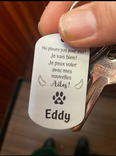 Customer photo review of Ne pleure pas - Porte-clés Dog Tag personnalisé
