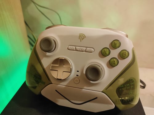 Customer photo review of EasySMX® D10 Multiplatform Gaming Controller with TMR sticks, Trigger Lock and Charging Dock