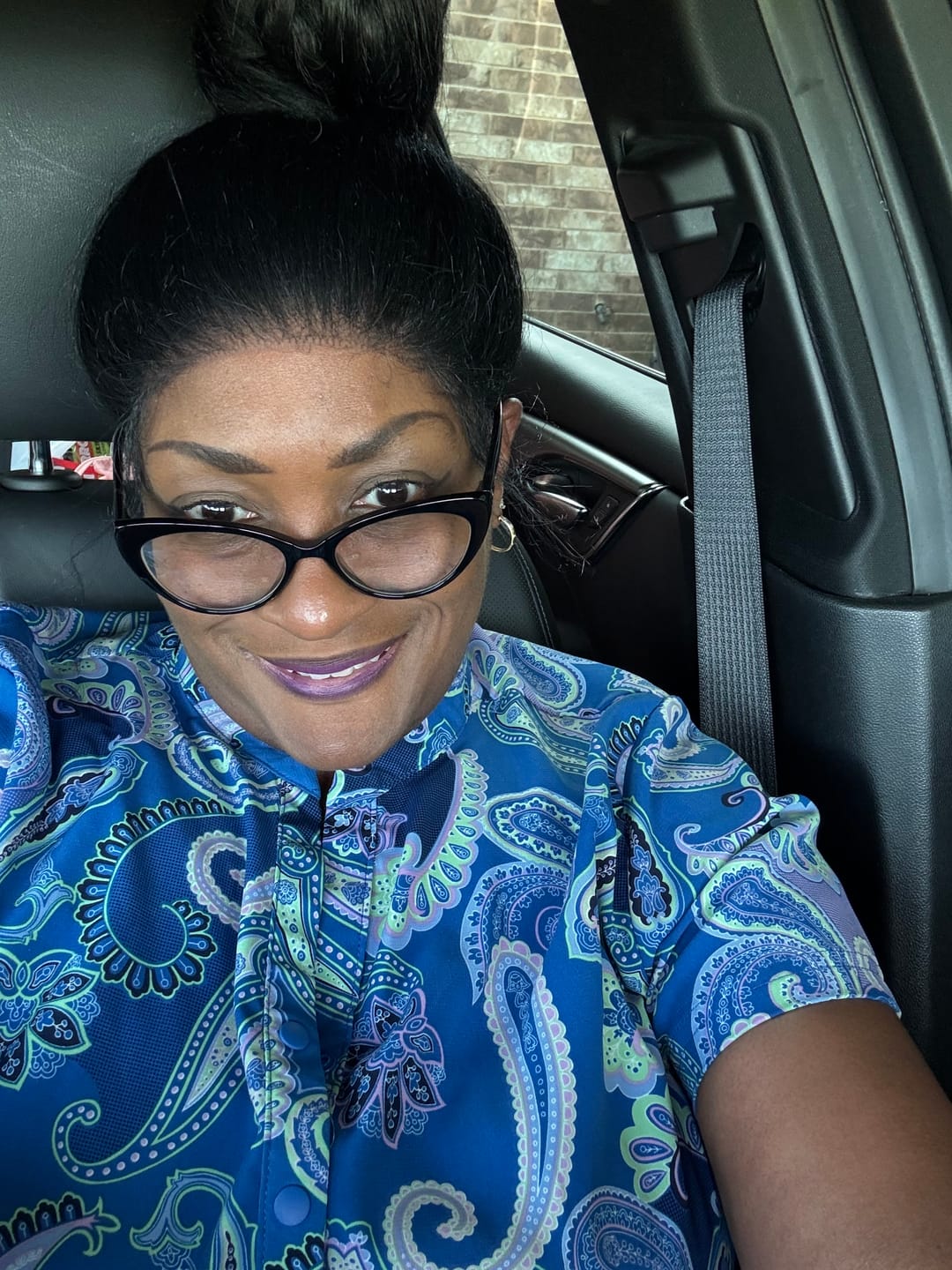 Customer photo review of Shake N Go Snatched Glueless 13x6 HD Lace Front Wig - GALINA