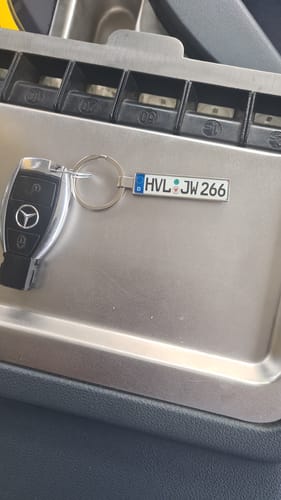Customer photo review of Kennzeichen Schlüsselanhänger Mini Nummernschild Metall