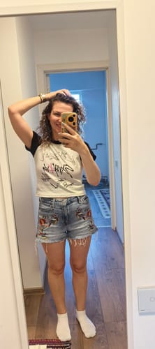 Customer photo review of Trendy Girls Kpop Cropped Color Block T-shirt