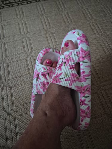 Customer photo review of HappyFlops Limited Editions