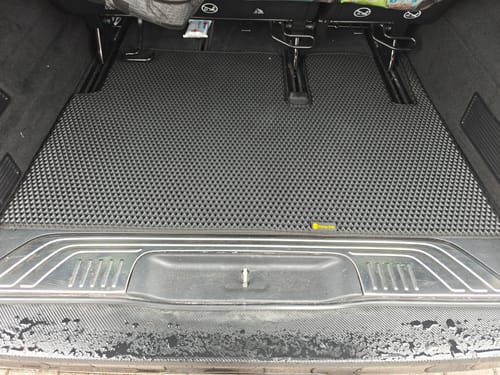 Customer photo review of Fußmatten für Van - Kofferraumwanne