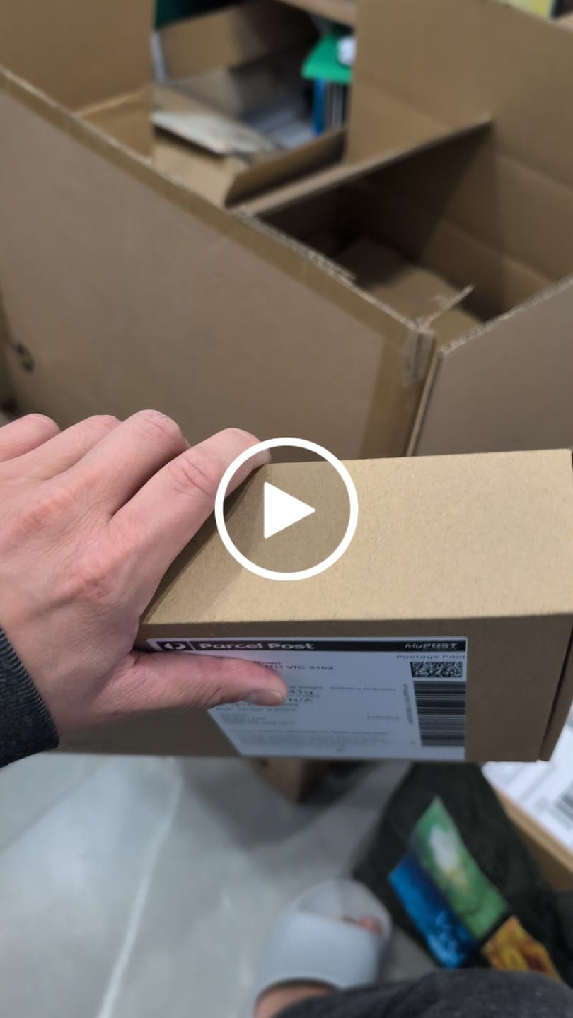 Customer video review of 250 x 170 x 52mm Tuck Front Brown Mailing Box B124