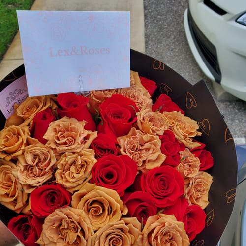 Customer photo review of Cappuccino & Red Rose Bouquet