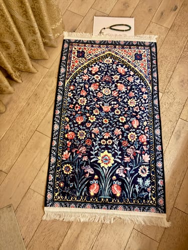 Customer photo review of Navy Blossoms  Prayer Mat