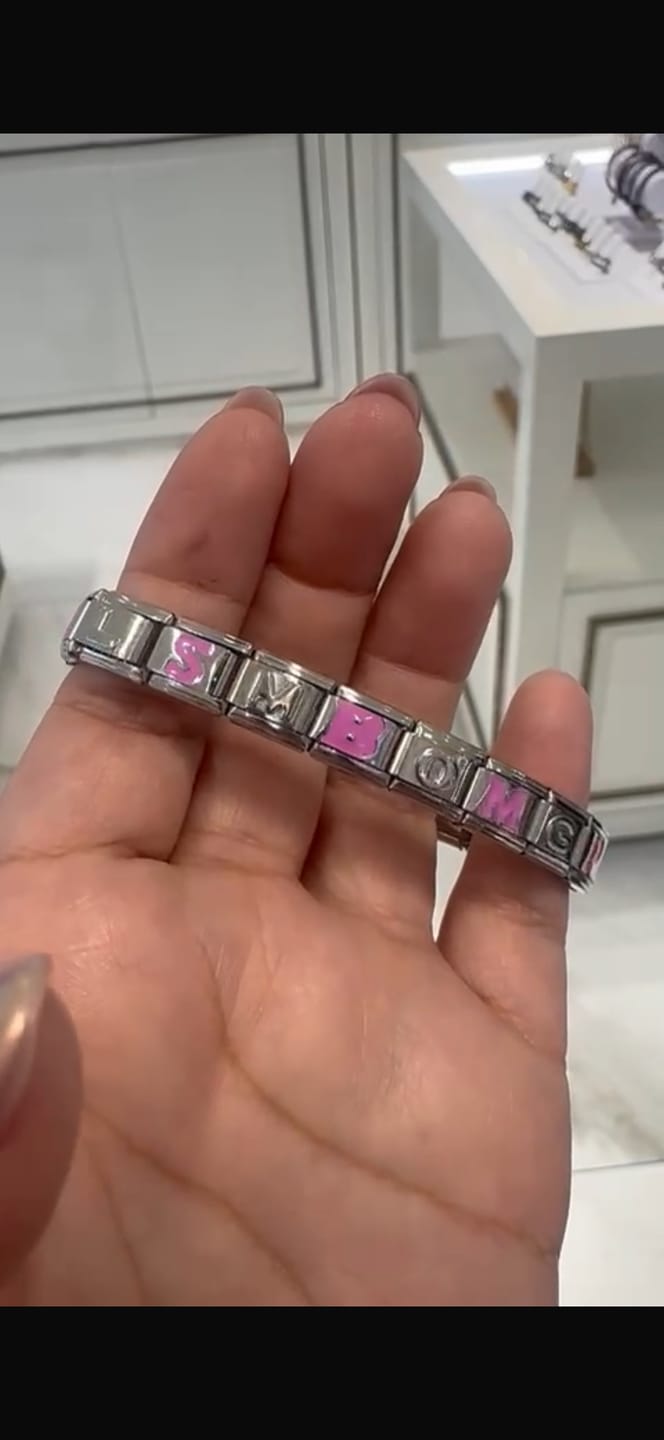 Customer photo review of Charm Inicial Rosa