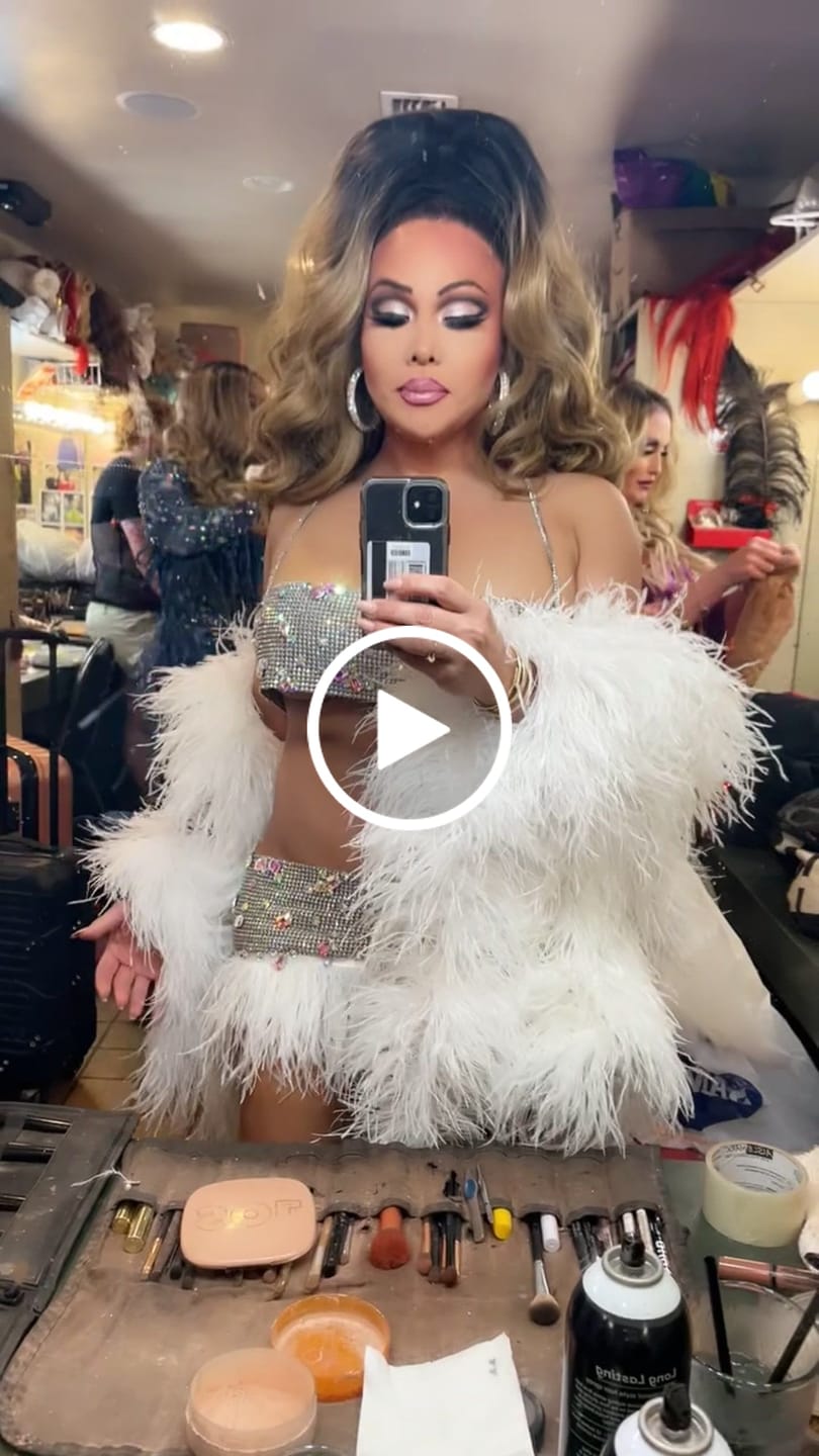 Customer video review of Ostrich Feather Boa - 12Ply