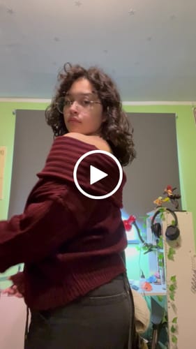 Customer video review of SWEATER LINA BURDEO