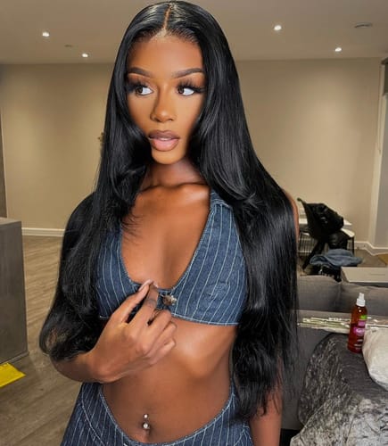 Customer photo review of Silky Straight Glueless Wig Invisible Small Knots 5x5 Swiss HD Pre-Cut Lace 180% Density