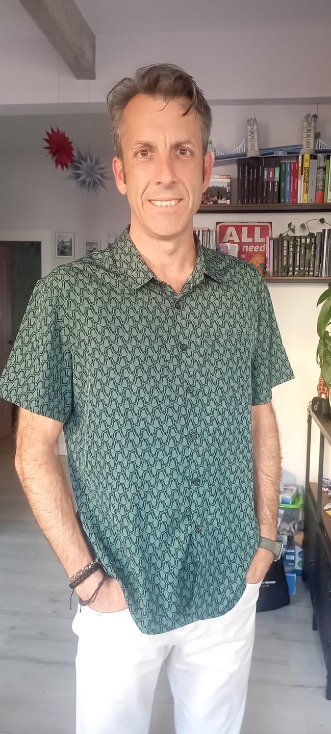 Customer photo review of Chemise boutonnée verte à manches courtes pour hommes