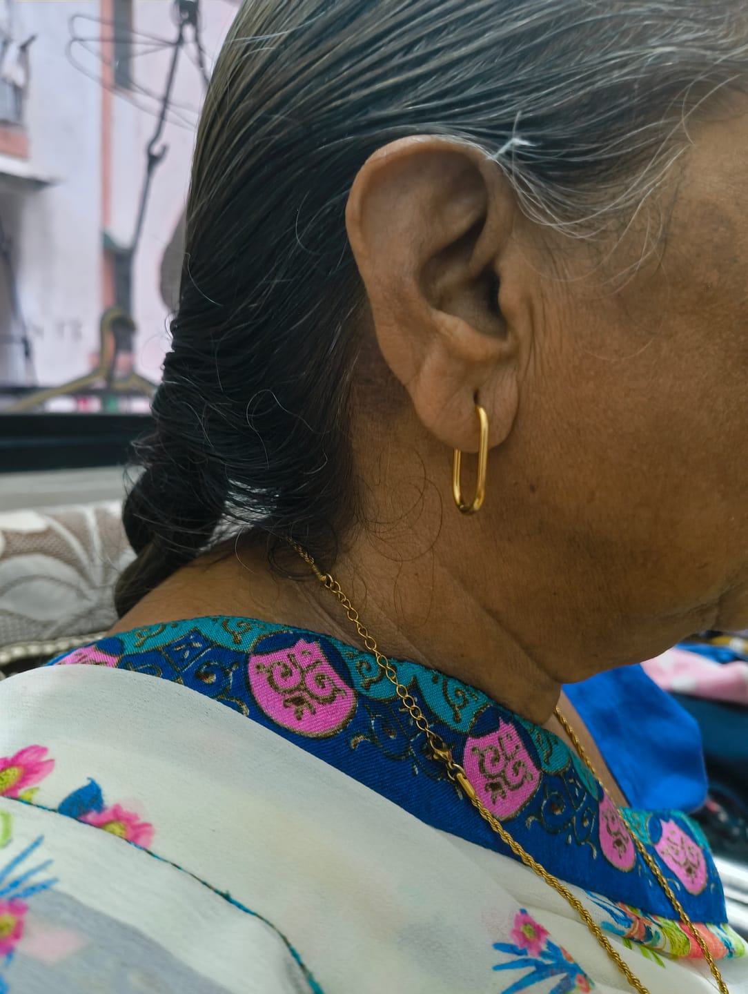 Customer photo review of Plain Oval Hoop Earrings