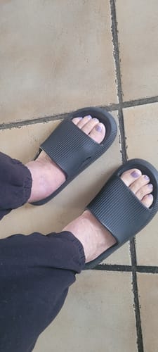 Customer photo review of HappyFlops