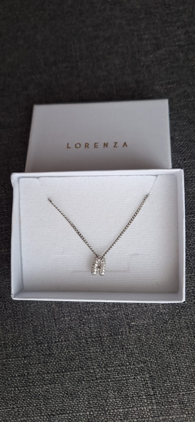 Customer photo review of Collar Plateado Inicial Mini Bubble Zirconias