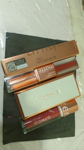 Customer photo review of O.TWO.O ULTRA STAY LOLEPOP LIPSTICK