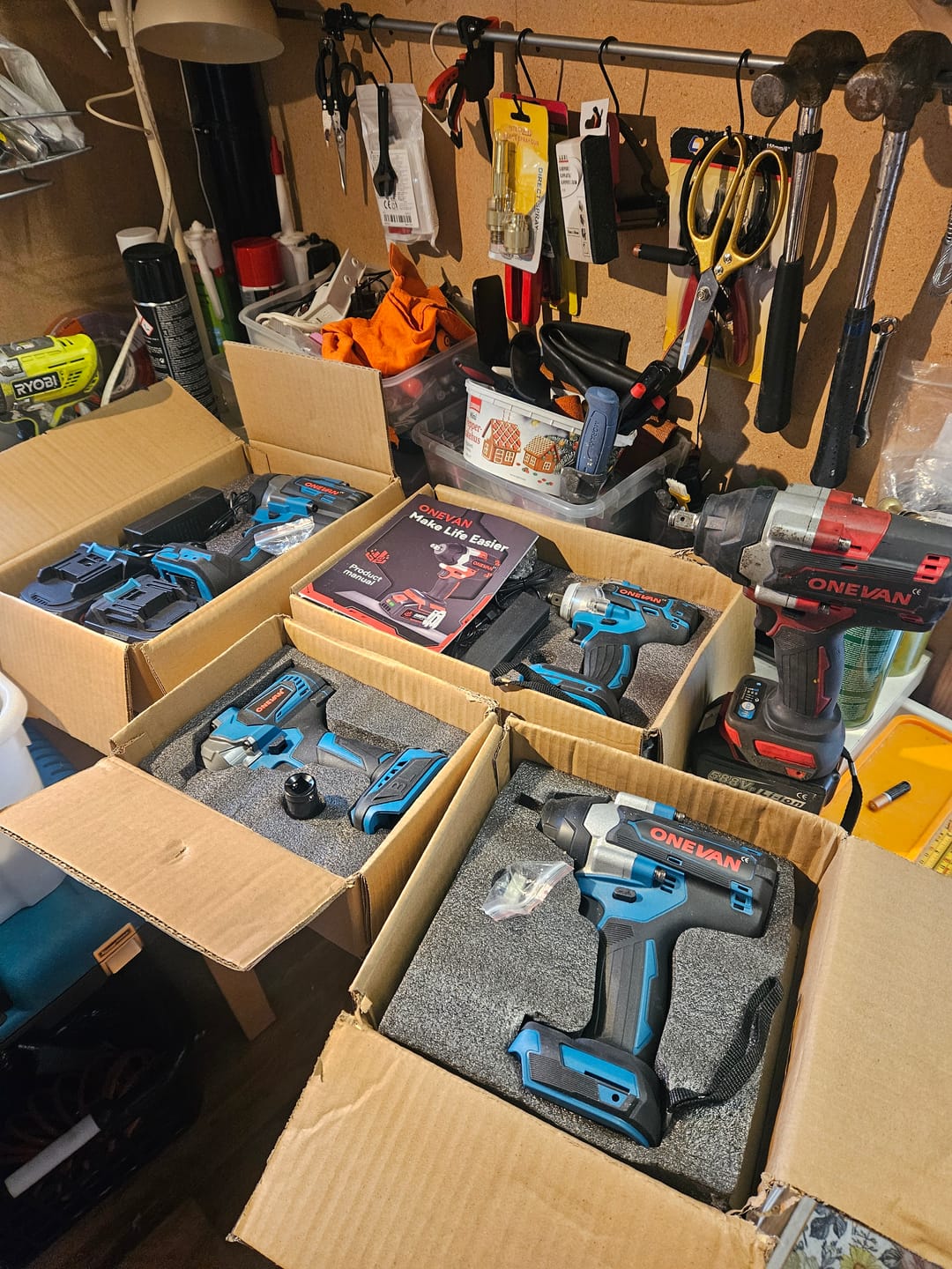 Customer photo review of ONEVAN 1/2" 520N·m & 1200N·m & 1800N·m & 2800N·m Impact Wrench Brushless Cordless 4-Pc. Combo Kit 6.0Ah