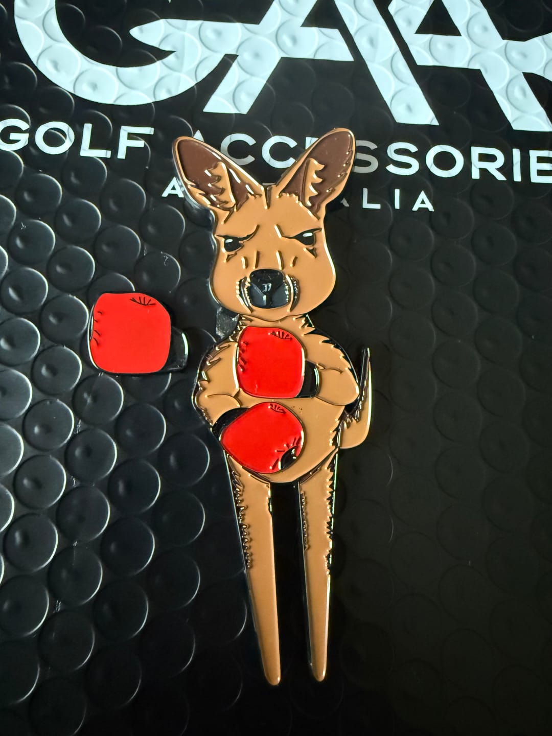 Customer photo review of Boxing Kangaroo divot tool + ball marker & hat clip