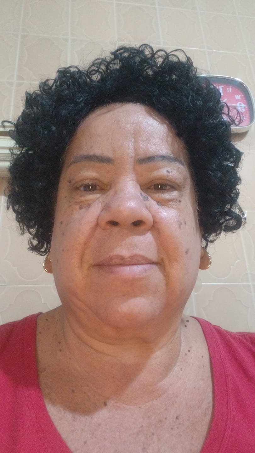 Customer photo review of Peruca Humana Giovanna Cacheada Preta Curta