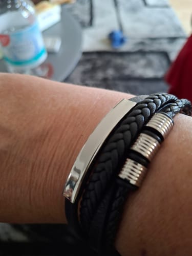 Customer photo review of Lederarmband "Brave"