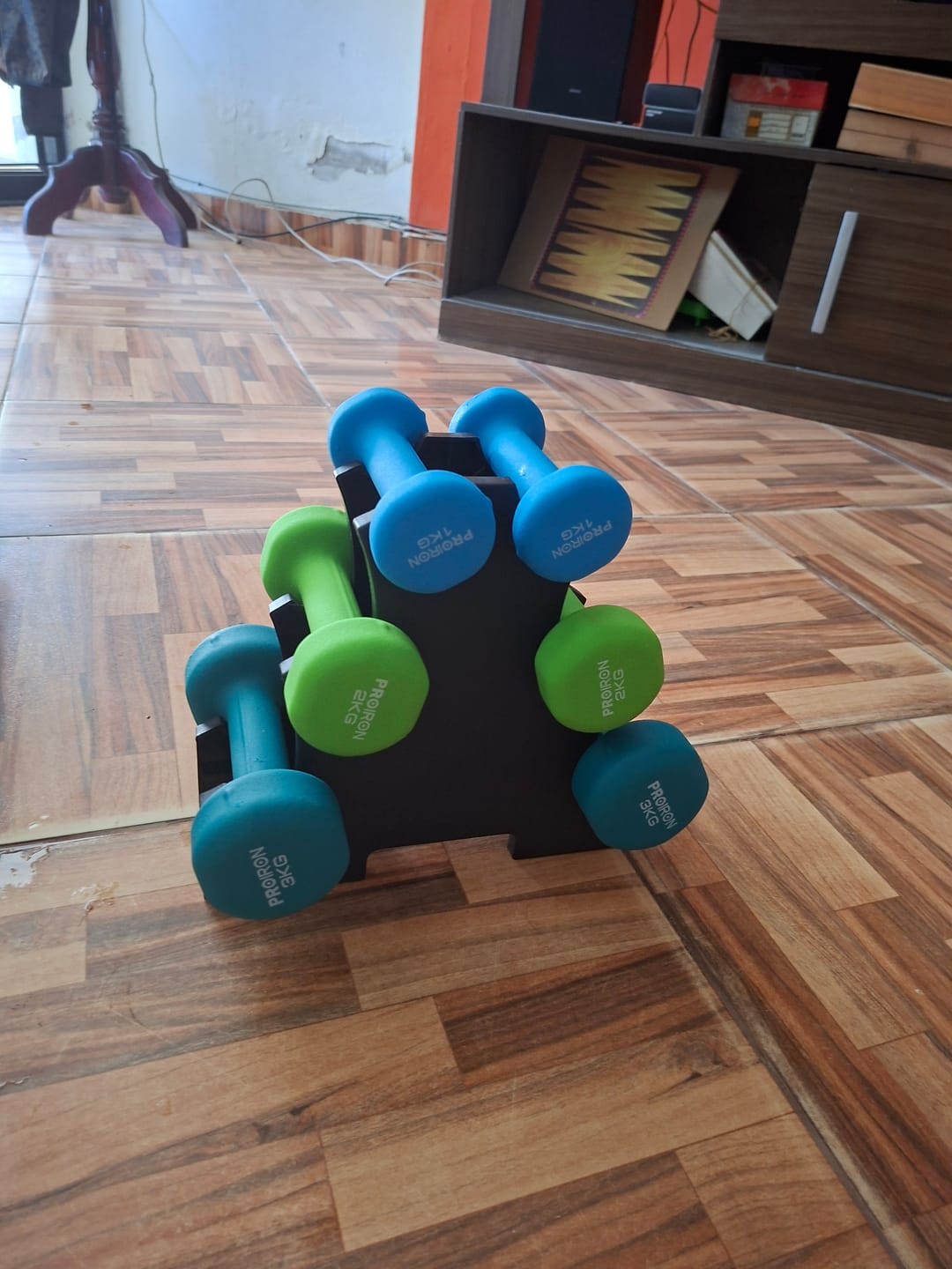 Customer photo review of Sets de Mancuernas de Neopreno + RACK de  3 niveles