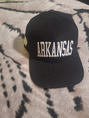 Customer photo review of ARKANSAS SNAPBACK - BLACK EDITION