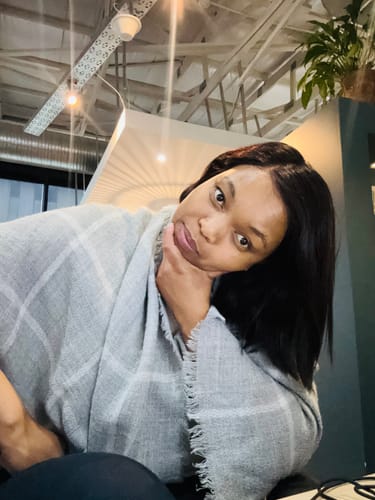 Customer photo review of DIDI - Peruvian Double Drawn Lace Wig 10"