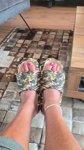 Customer photo review of HappyFlops Limited Editions