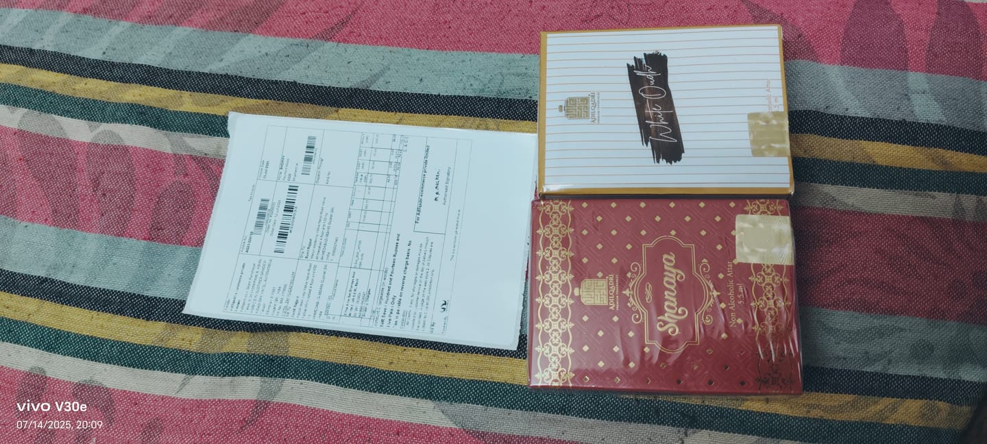 Customer photo review of 2 Pcs Attar Set Shanaya And White Oudh 5.5 Ml Each