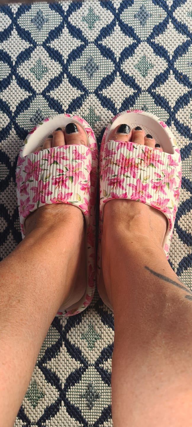 Customer photo review of HappyFlops Limited Editions