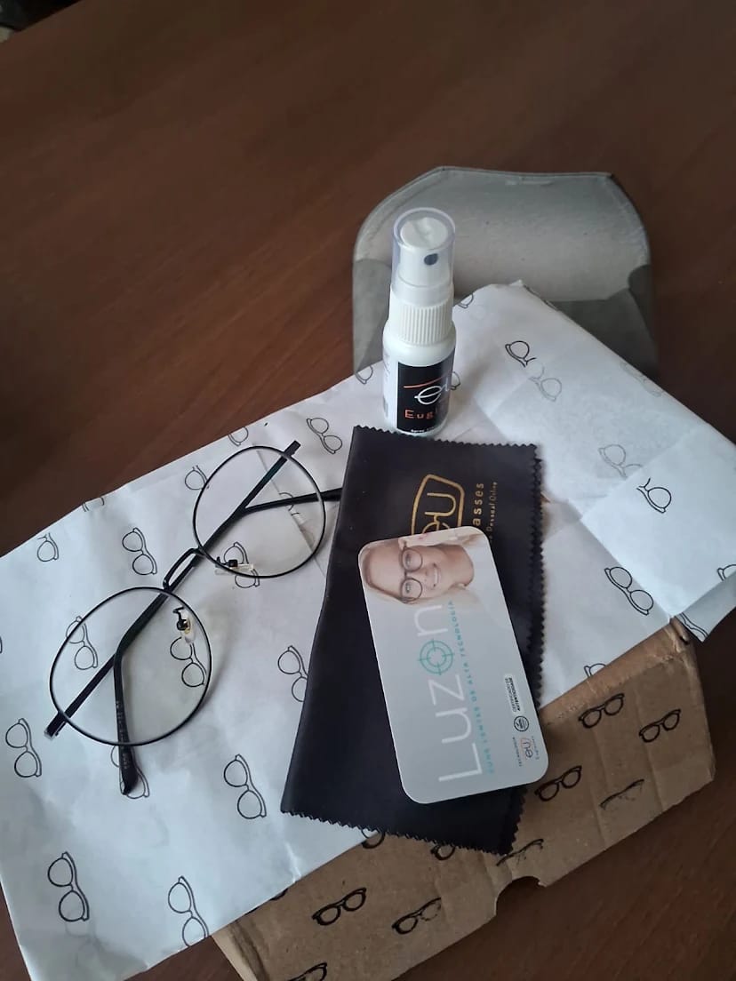 Customer photo review of Óculos de Grau Chelsea