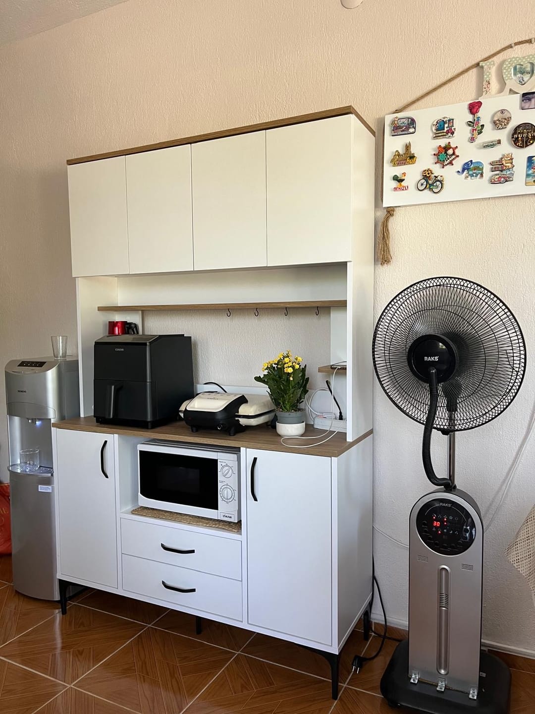 Customer photo review of Rani JE168 Çok Amaçlı Dolap 6 Kapaklı 2 Çekmeceli Kiler Mutfak Dolabı Beyaz - Sepet Ceviz