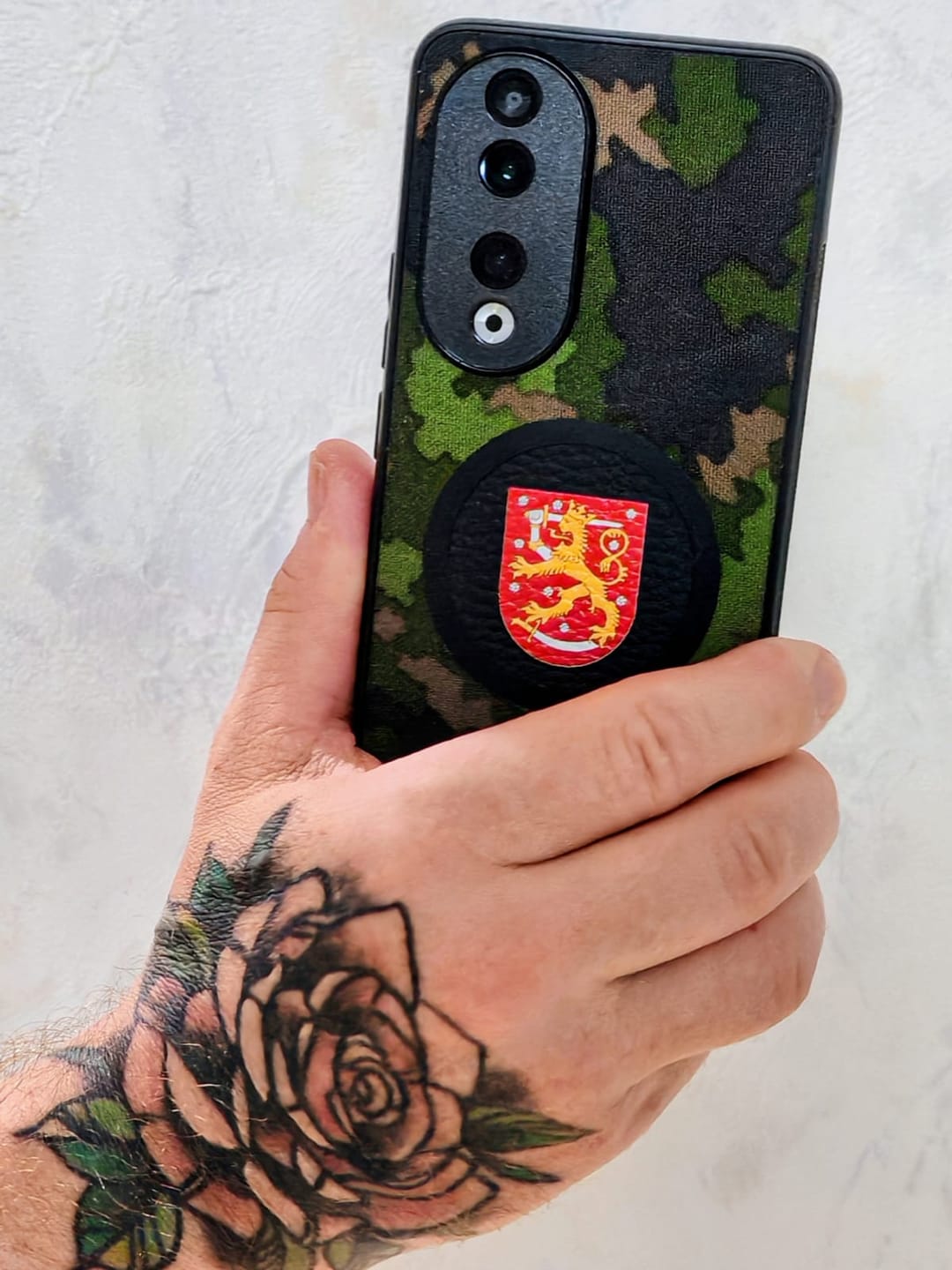 Customer photo review of KUWA - Kuoret omalla kuvalla koivuun painatettuna