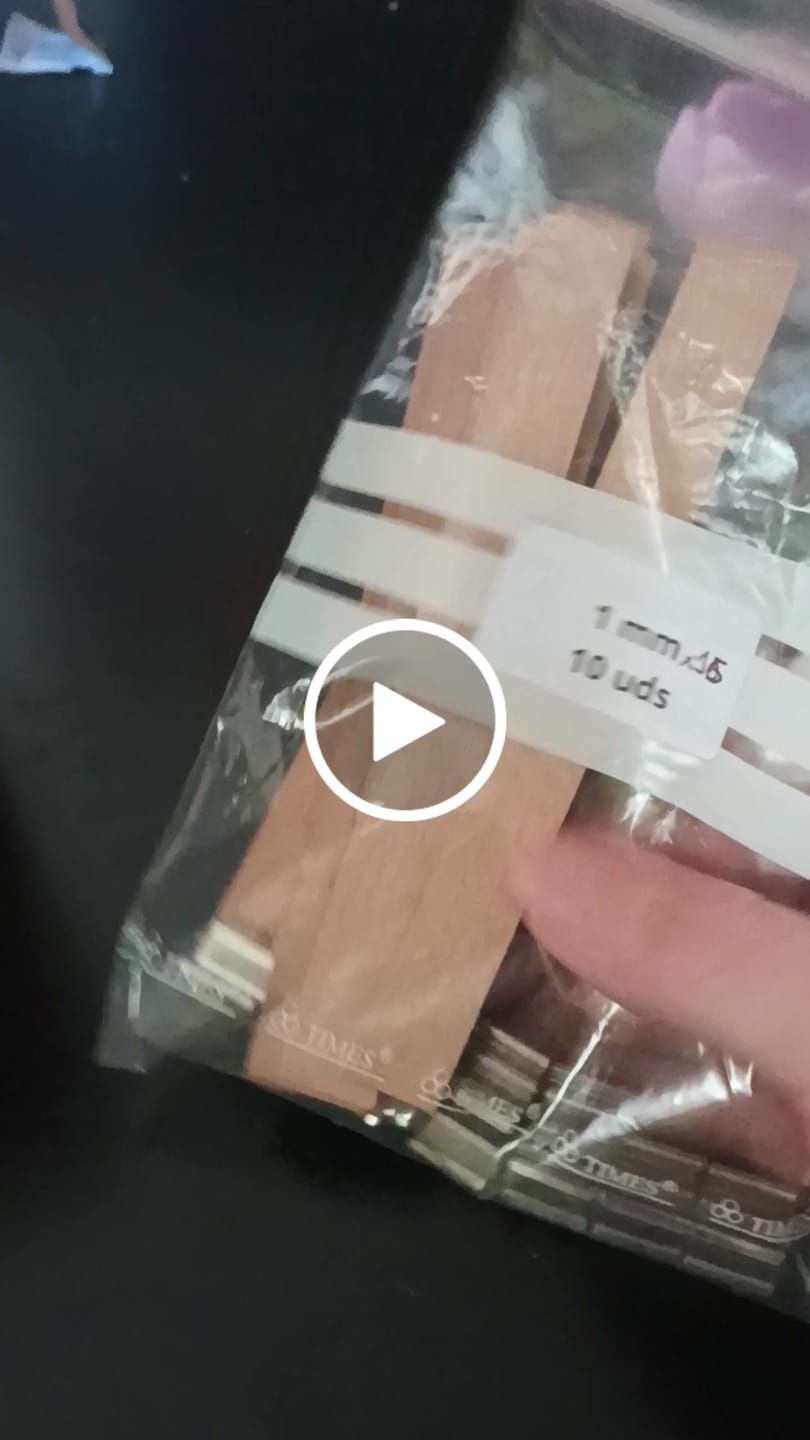 Customer video review of MECHAS DE MADERA SIMPLE