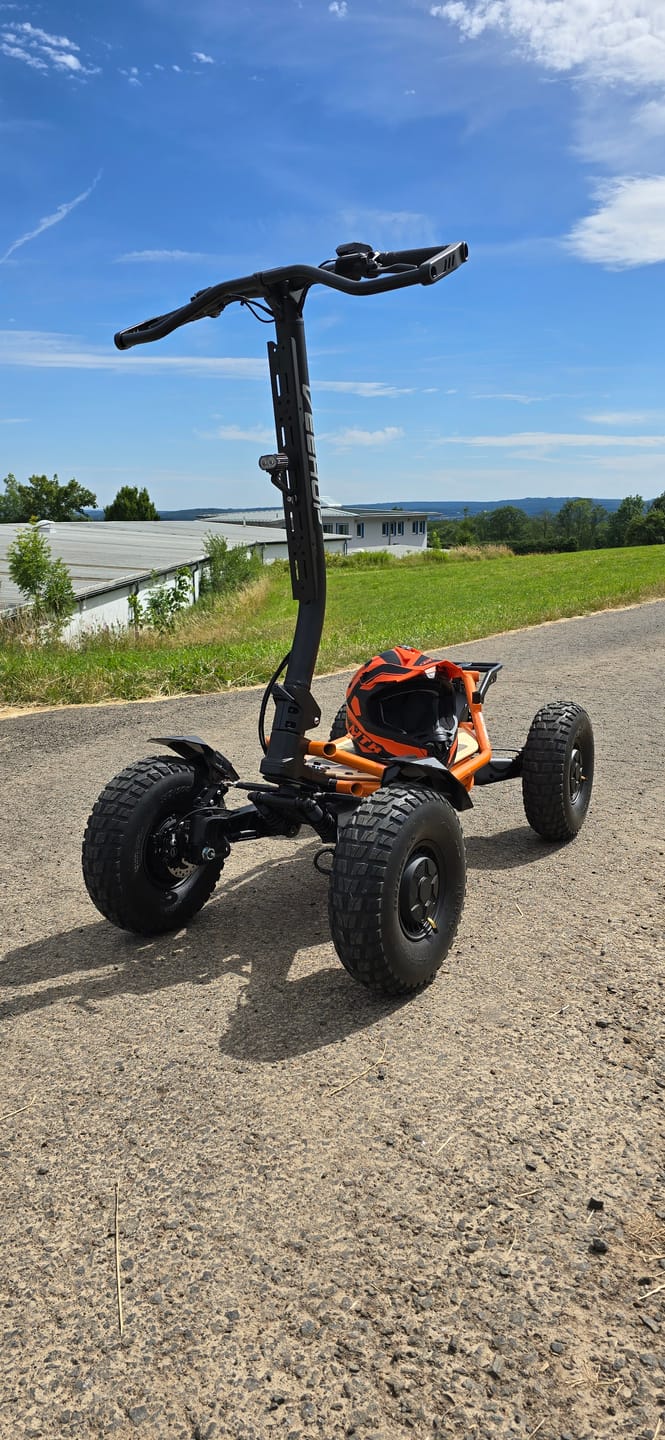 Customer photo review of Trottinette VEEHOP tout terrain à 4 roues motrices avec selle pliable 3200w / 6400w 40ah