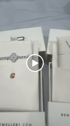 Customer video review of Daphne Clover Necklace