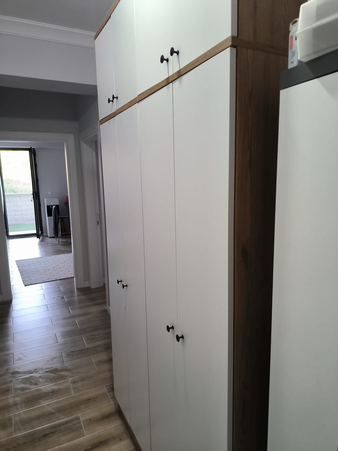Customer photo review of Rani EA146 Modern Portmanto 8 Kapaklı Raflı Askılı Ayakkabılık Vestiyer Sepet Ceviz - Beyaz