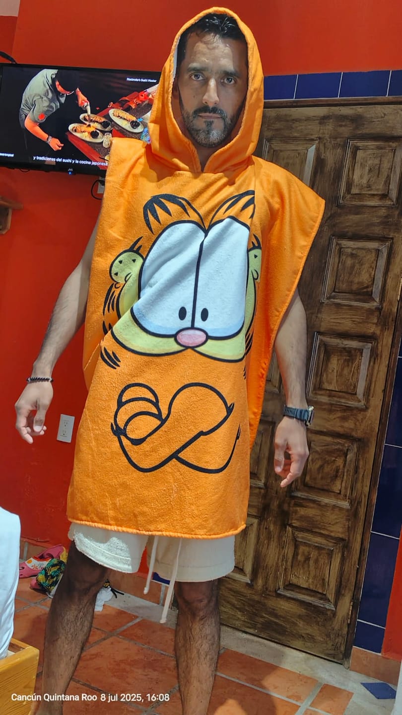Customer photo review of Poncho Toalla Garfield