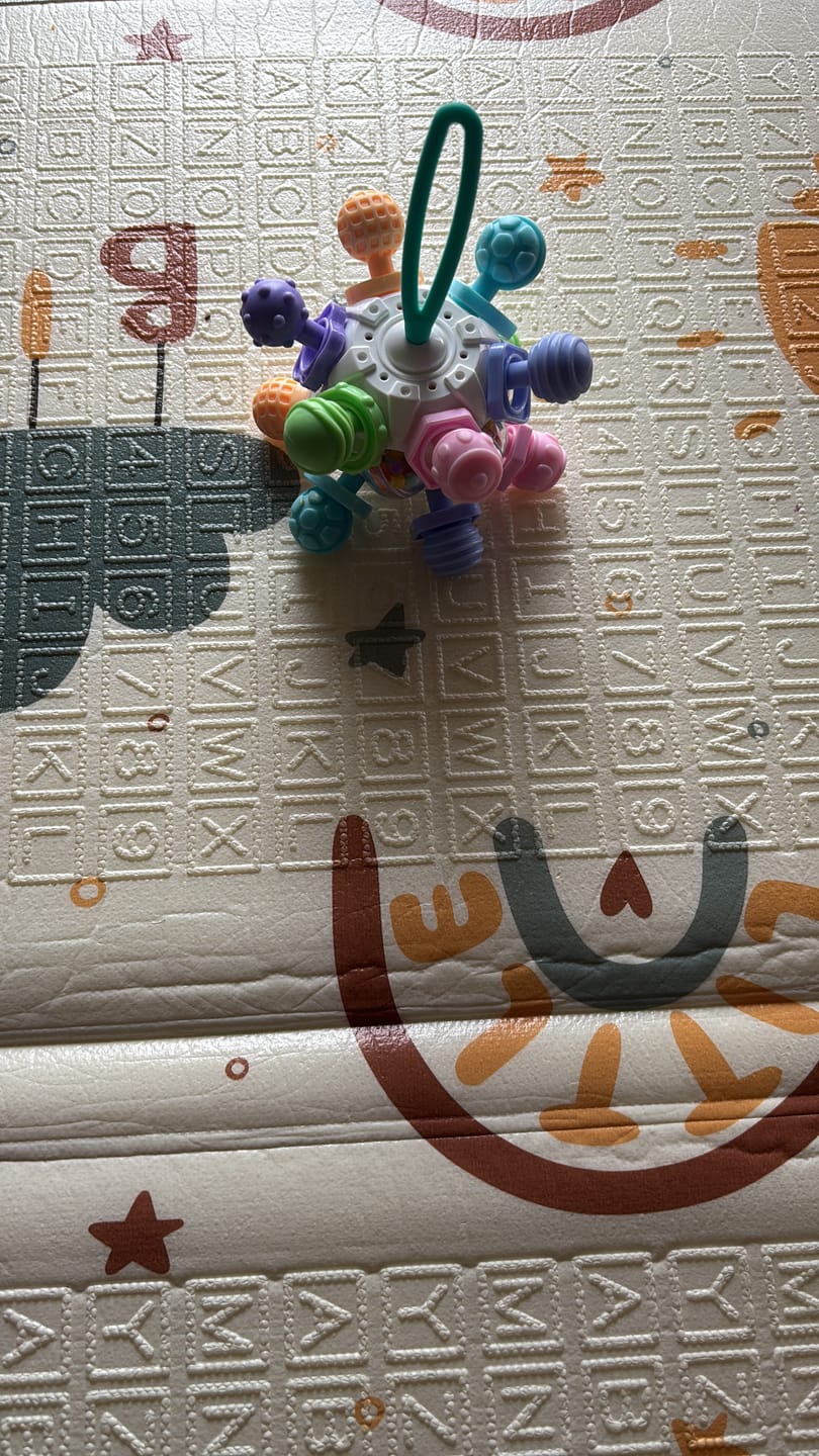 Customer photo review of Ball multifonctions | Hochet, préhension et dentition - Jeu d'éveil
