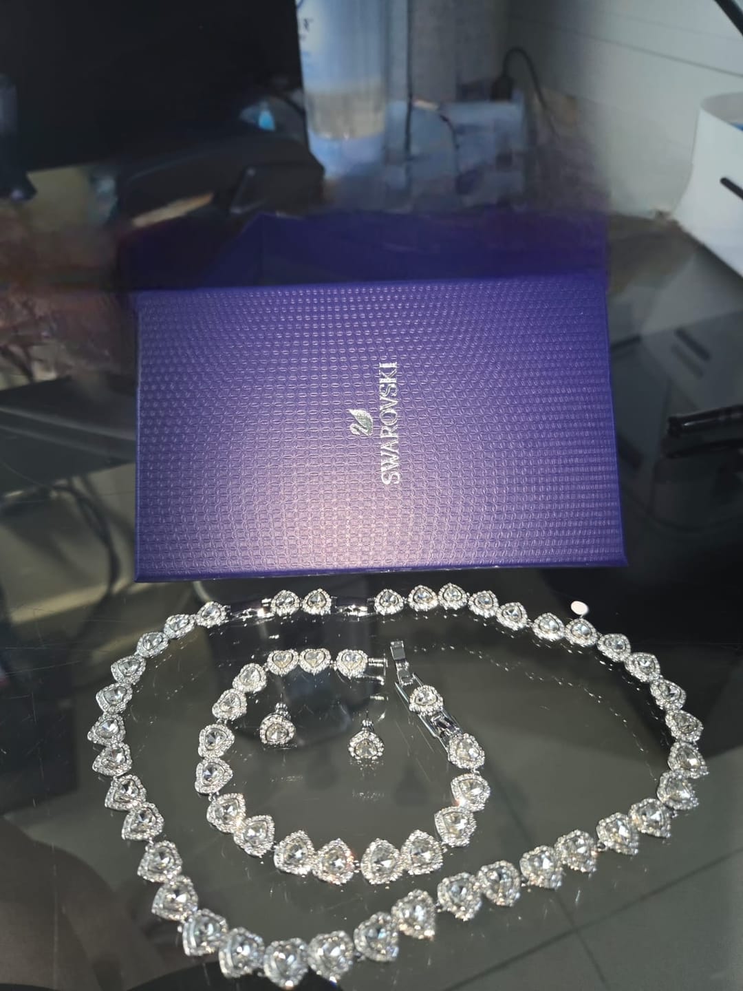 Customer photo review of SET CONJUNTO COLLAR + PULSERA + ARETES SWAROVSKI ARIANA GRANDE CORAZONES