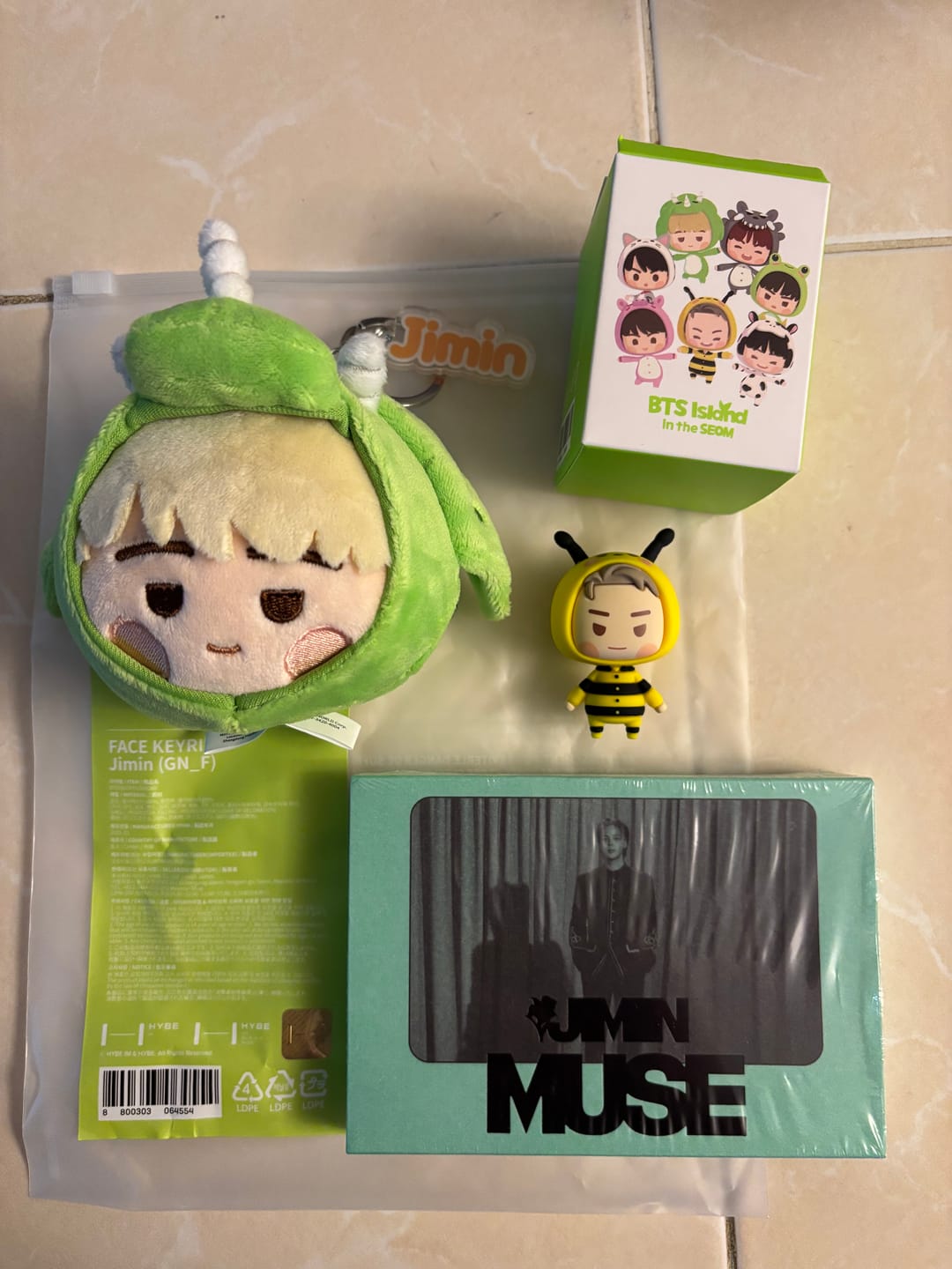 Customer photo review of BTS - 2025 BTS FESTA OFFICIAL MD BTS ISLAND: IN THE SEOM FACE KEYRING