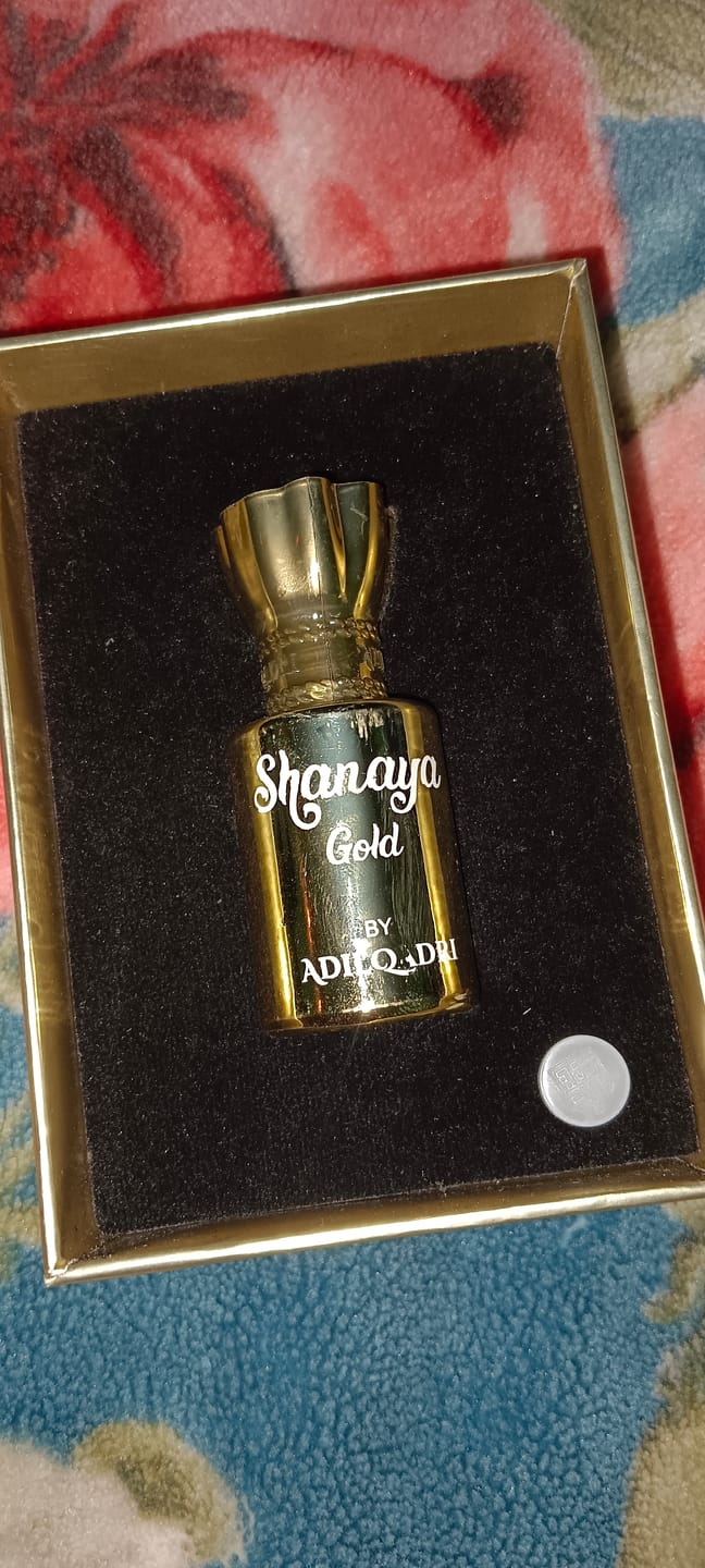Customer photo review of Shanaya Gold Luxury Attar Perfume
