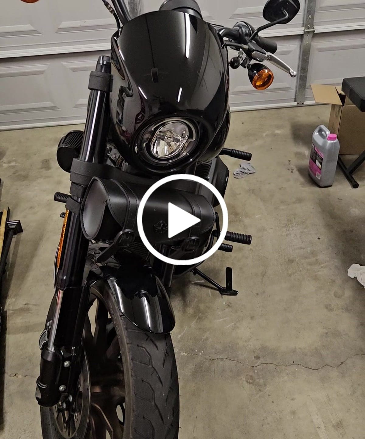 Customer video review of 2L - Dark Age Plain Leather Motorcycle Tool Bag for Harley Davidson