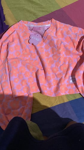 Customer photo review of Kynd Bloomie Balloon Sleeve Crop Pullover