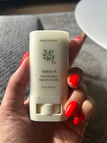 Customer photo review of Saules aizsargzīmulis ar vībotni un kamēliju Beauty of Joseon Matte Sun Stick: Mugwort + Camilia